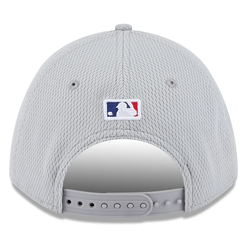 Casquette ajustable MLB Clubhouse 9FORTY M-Crown 2025 Texas Rangers New Era pour homme, gris