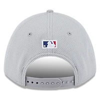 Casquette ajustable MLB Clubhouse 9FORTY M-Crown 2025 Texas Rangers New Era pour homme, gris