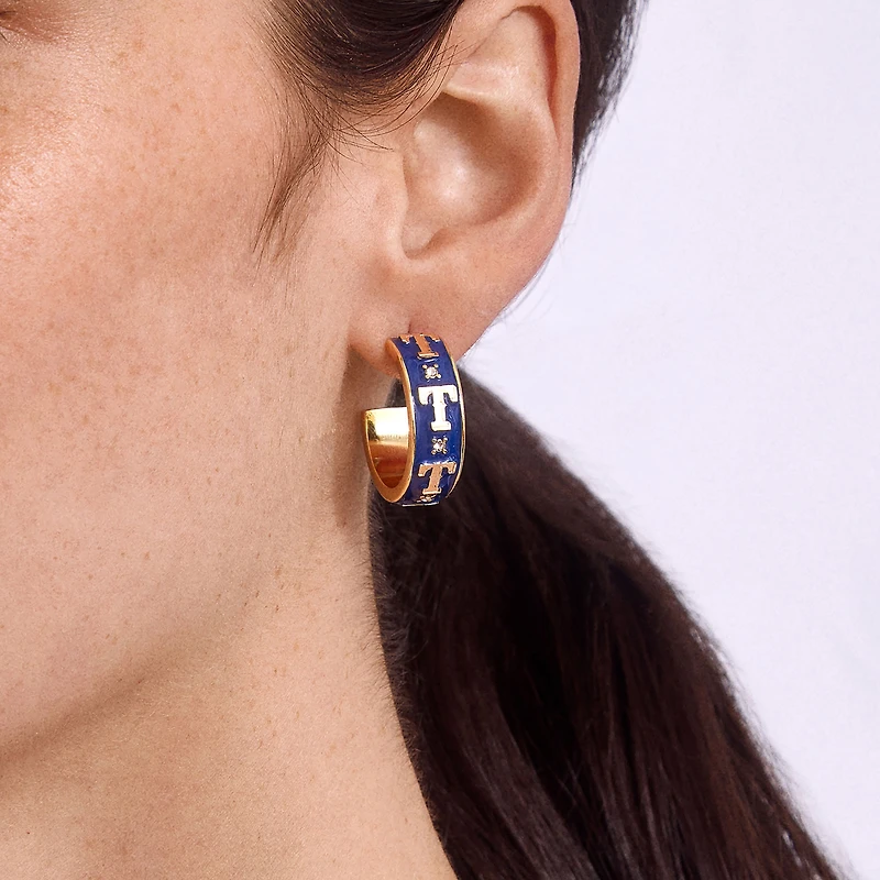 Boucles d'oreilles créoles en émail WEAR By Erin Andrews x BaubleBar Texas Rangers