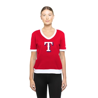 T-shirt col en V rouge à strass pour femme New Era Texas Rangers Game Day