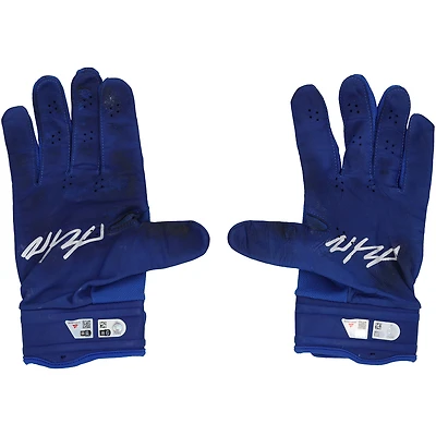 Gants de frappe Nike bleus autographiés et utilisés en match par Wyatt Langford (Texas Rangers) lors de la saison 2025 de la MLB - HH98516069-70