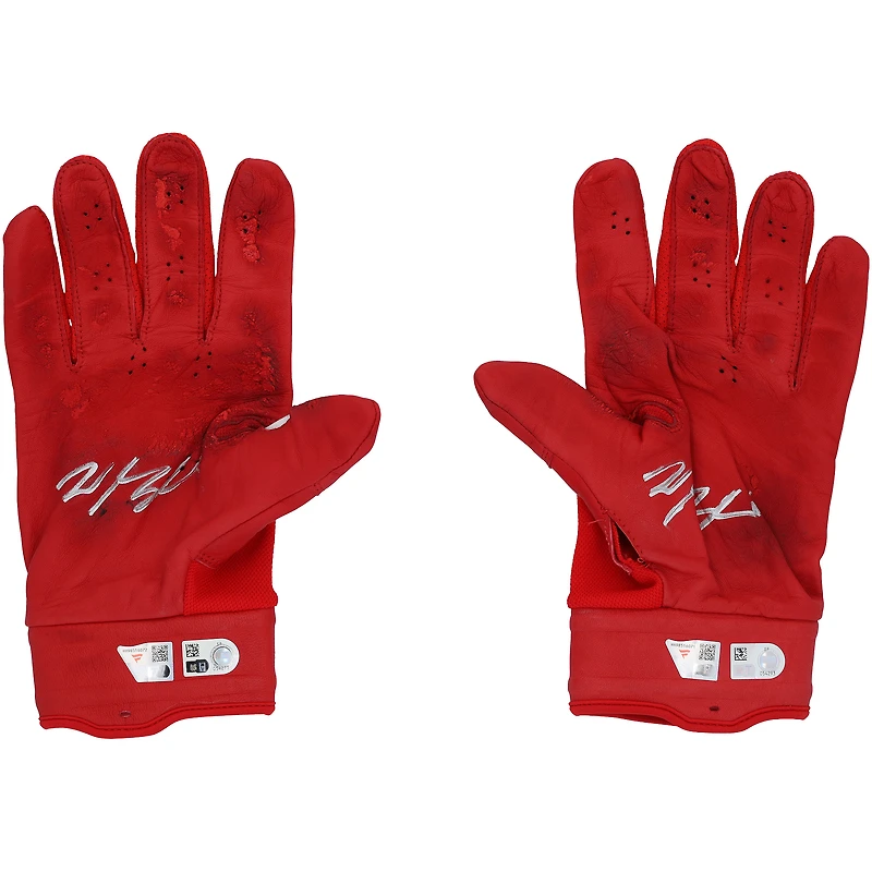 Gants de frappe rouges Nike autographiés et utilisés en match par Wyatt Langford (Texas Rangers) lors de la saison 2025 de la MLB - HH98516071-72