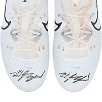 Crampons Nike blancs autographiés et portés en match par Wyatt Langford (Texas Rangers) lors de la saison 2025 de la MLB