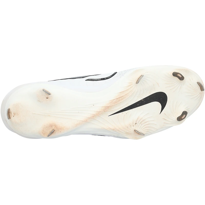 Crampons Nike blancs autographiés et portés en match par Wyatt Langford (Texas Rangers) lors de la saison 2025 de la MLB