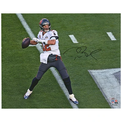 Photographie dédicacée de Tom Brady des Buccaneers de Tampa Bay, champion du Super Bowl LV, 16" x 20"