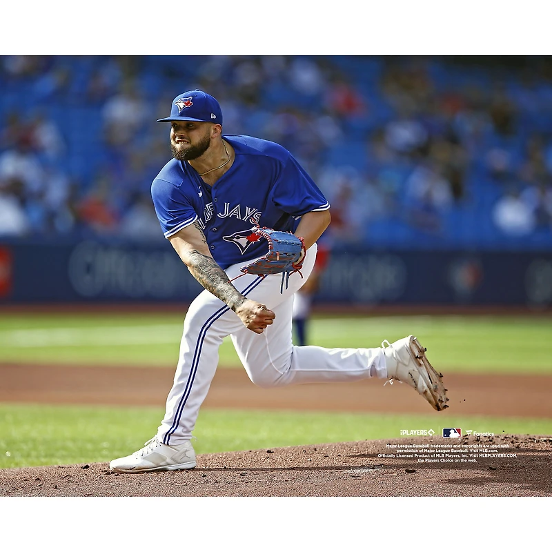Alek Manoah, joueur non signé des Blue Jays de Toronto, lance le premier lancer la manche