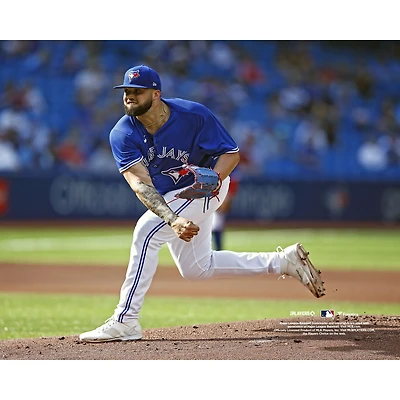 Alek Manoah, joueur non signé des Blue Jays de Toronto, lance le premier lancer la manche