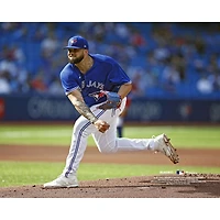 Alek Manoah, joueur non signé des Blue Jays de Toronto, lance le premier lancer la manche