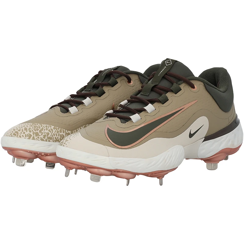 Crampons verts Nike portés par George Springer, joueur des Blue Jays de Toronto, lors de la saison 2025 de la MLB.