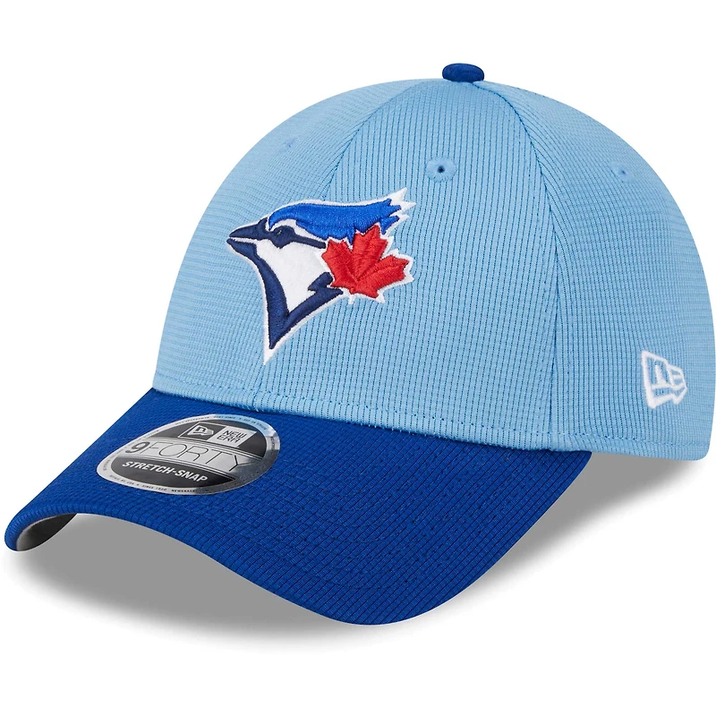 Casquette ajustable 9FORTY pour hommes, bleu poudre, Toronto Blue Jays 2024, entraînement au bâton sur le terrain, New Era