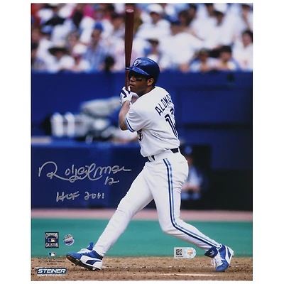 Photographie autographiée de Roberto Alomar des Blue Jays de Toronto en maillot blanc de 8" x 10" avec inscription "HOF 2011" - Encre argentée