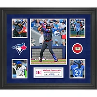 Collage encadré de 5 photos de Vladimir Guerrero Jr. des Blue Jays de Toronto avec un morceau de ballon utilisé lors du match