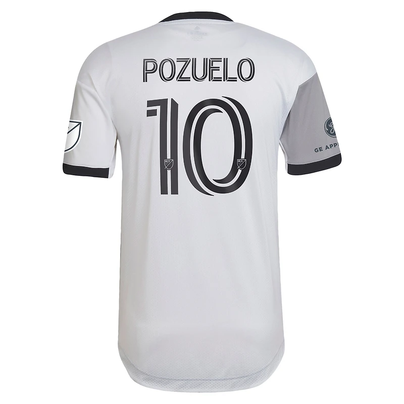 Maillot de joueur authentique adidas Alejandro Pozuelo Toronto FC - 2022 Community Kit pour homme