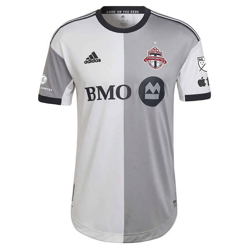 Ensemble communautaire Toronto FC 2023 adidas Mark-Anthony Kaye pour homme - Maillot de joueur authentique