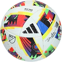 Ballon de football adidas utilisé par le Toronto FC lors de la saison 2024 de la MLS