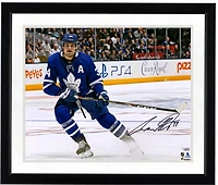 Photo autographiée d'Auston Matthews, joueur des Maple Leafs de Toronto, sur un maillot bleu de 40 x 50 cm.