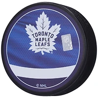 Rondelle de hockey rétro inversée autographiée par Auston Matthews des Maple Leafs de Toronto 2022-23