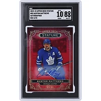 Carte autographiée Upper Deck Stature Red n° 83 #4/25 SGC 8/10 2022-23 des Maple Leafs de Toronto par Auston Matthews