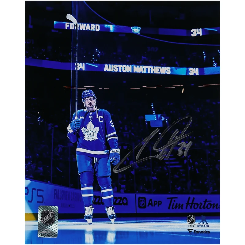 Photographie autographiée d'Auston Matthews des Maple Leafs de Toronto en maillot bleu de 20,3 x 25,4 cm avant le match