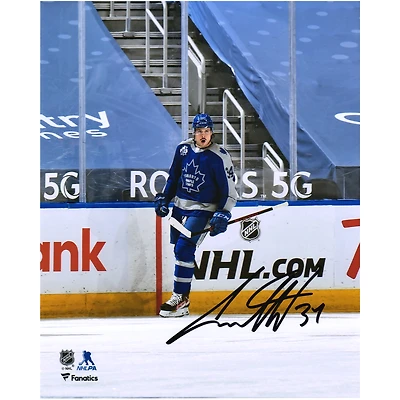 Photographie autographiée de célébration de but en maillot rétro inversé de 8" x 10" d'Auston Matthews des Maple Leafs de Toronto