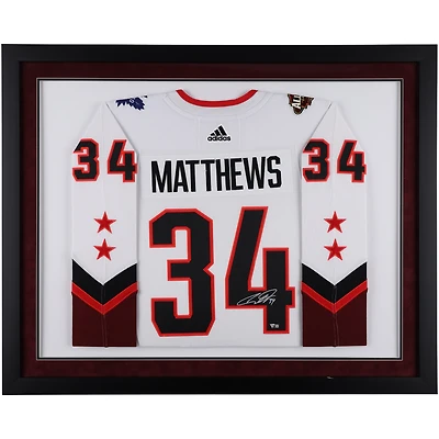 Maillot authentique Adidas blanc autographié de luxe encadré par Auston Matthews des Maple Leafs de Toronto lors du match des étoiles de la LNH 2022