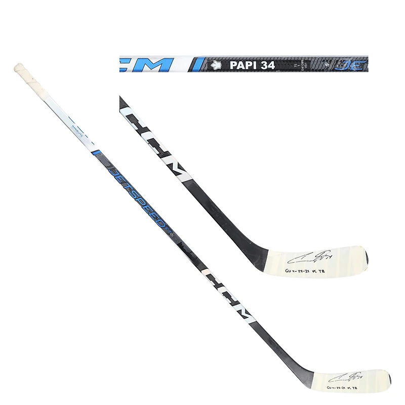 Bâton CCM noir autographié par Auston Matthews des Maple Leafs de Toronto lors du match contre le Lightning de Tampa Bay le 27 avril 2023 avec l'inscription « GU 4-27-23 vs TB »