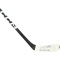 Bâton CCM noir autographié par Auston Matthews des Maple Leafs de Toronto lors du match contre le Lightning de Tampa Bay le 27 avril 2023 avec l'inscription « GU 4-27-23 vs TB »