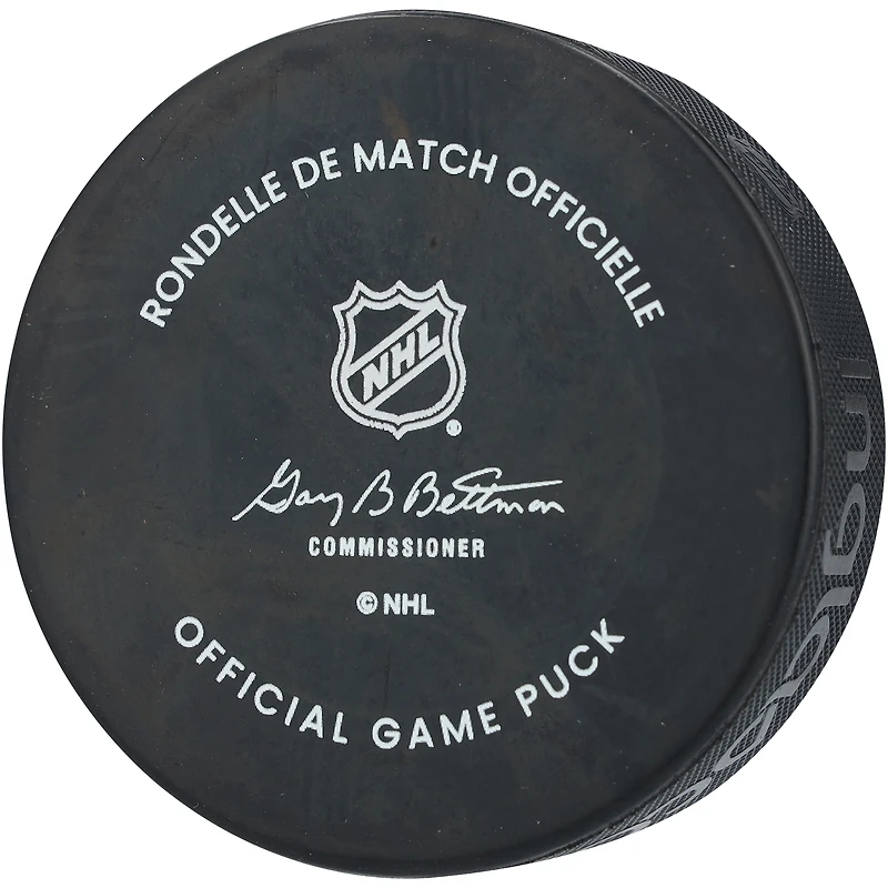 Rondelle de match officielle autographiée par Auston Matthews des Maple Leafs de Toronto avec inscription « Papi »