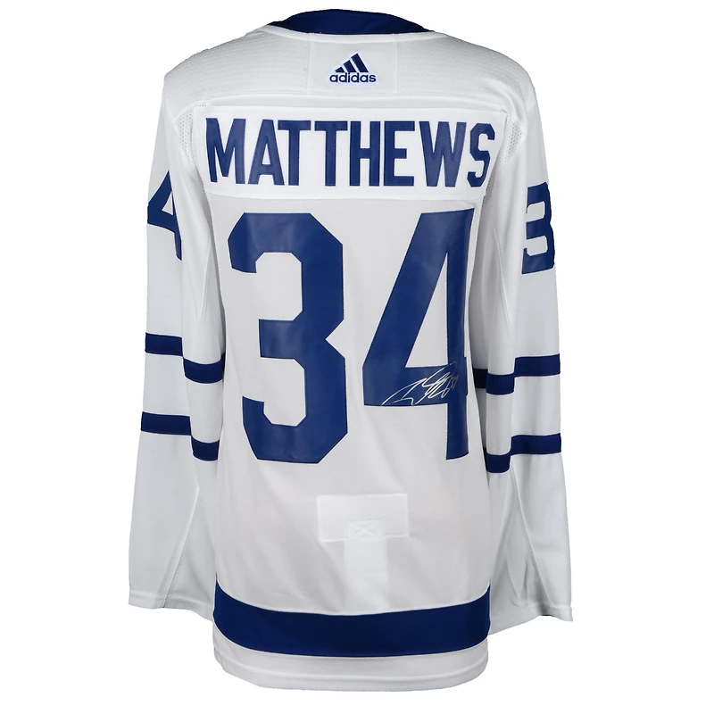 Maillot Adidas authentique blanc autographié par Auston Matthews des Maple Leafs de Toronto