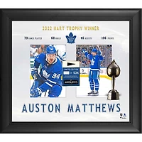 Auston Matthews Toronto Maple Leafs encadré 15'' x 17'' Gagnant du trophée Hart 2022 avec un morceau de rondelle utilisée lors du match - Édition limitée à 534