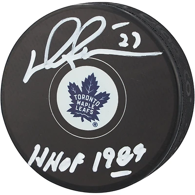 Rondelle de hockey autographiée par Darryl Sittler des Maple Leafs de Toronto avec inscription « HHOF 1989 » - Signature blanche