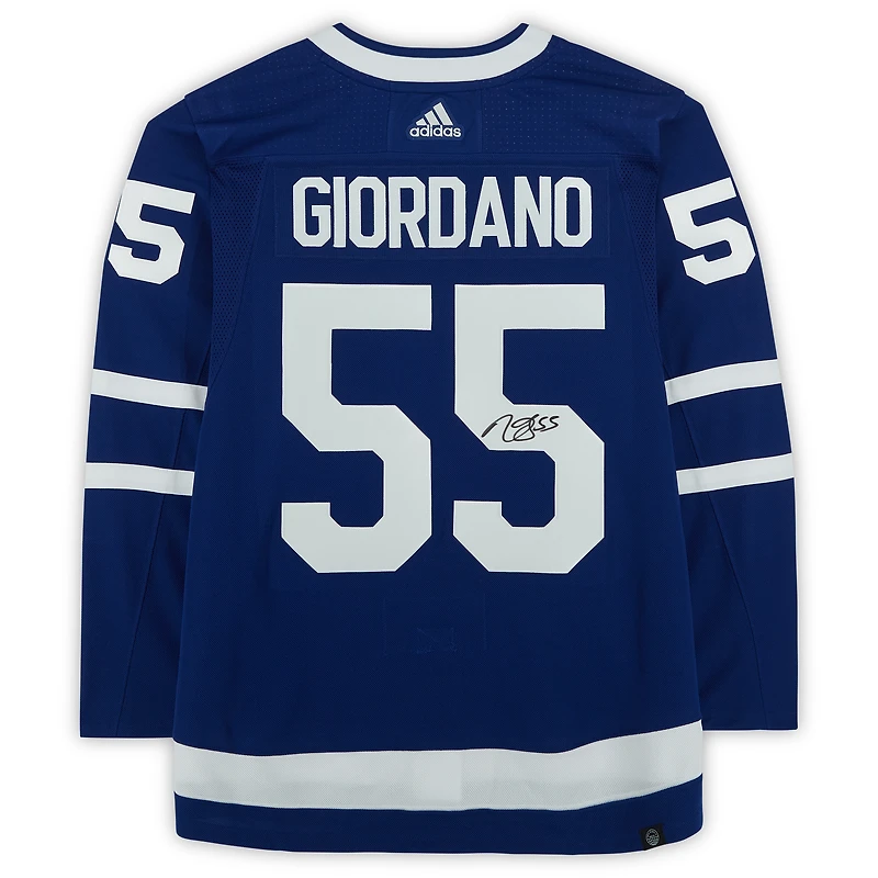 Maillot Adidas authentique bleu autographié par Mark Giordano des Maple Leafs de Toronto