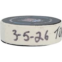 Rondelle de but utilisée par Matias Maccelli des Maple Leafs de Toronto le 5 mars 2026 contre les Rangers de New York