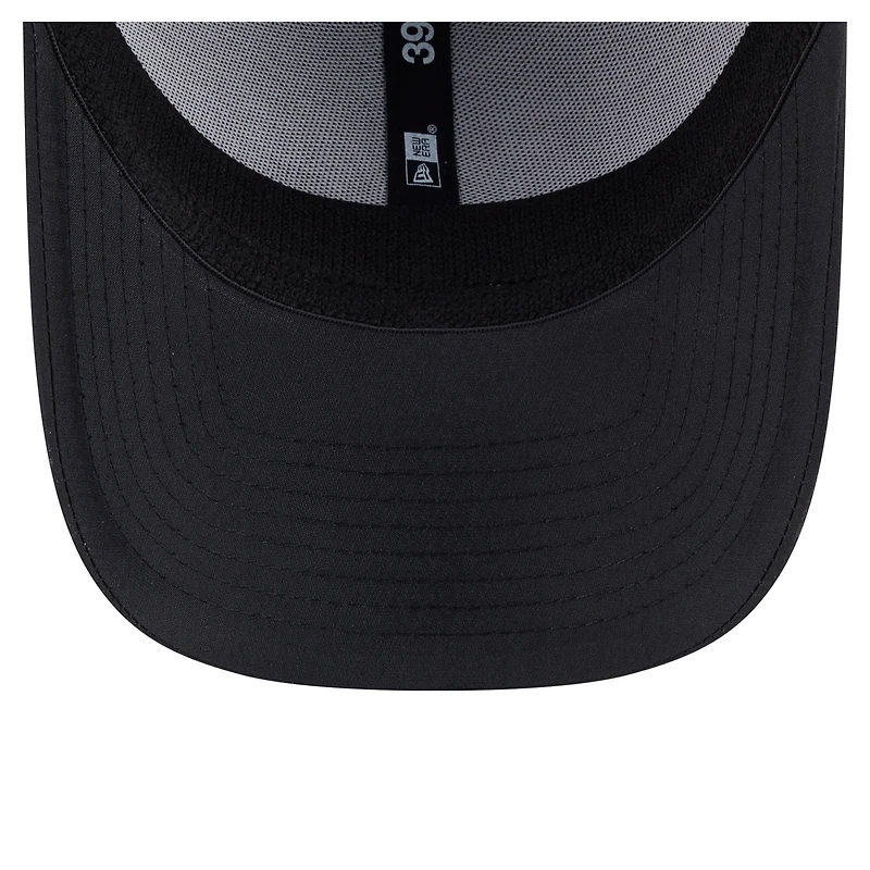 Men's New Era Black Toronto Maple Leafs Blackout 39THIRTY Flex Fit Hat