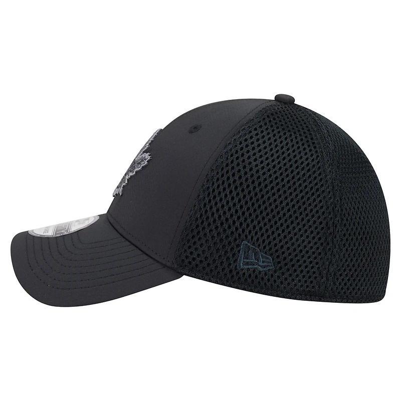 Casquette New Era noire Toronto Maple Leafs Blackout 39THIRTY Flex Fit pour homme