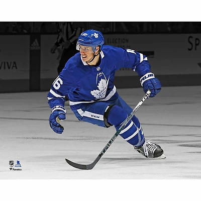Photographie de Mitchell Marner, maillot bleu non signé des Maple Leafs Toronto