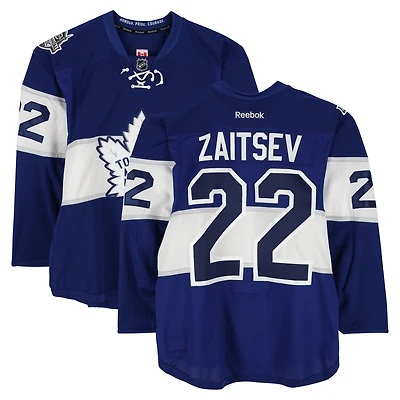 Maillot bleu Reebok n° 22 des Maple Leafs de Toronto porté à l'entraînement par Nikita Zaitsev lors du match contre les Red Wings de Detroit le 1er janvier 2017 - Classique du centenaire de la LNH - Porté pendant l'échauffement