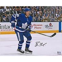 Photographie autographiée de 16 po x 20 po en maillot bleu des Maple Leafs de Toronto de Rasmus Sandin