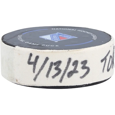 Rondelle de but utilisée par Timothy Liljegren pour le match des Maple Leafs de Toronto contre les Rangers de New York le 13 avril 2023