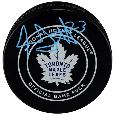 Rondelle de match officielle autographiée par Travis Dermott des Maple Leafs de Toronto