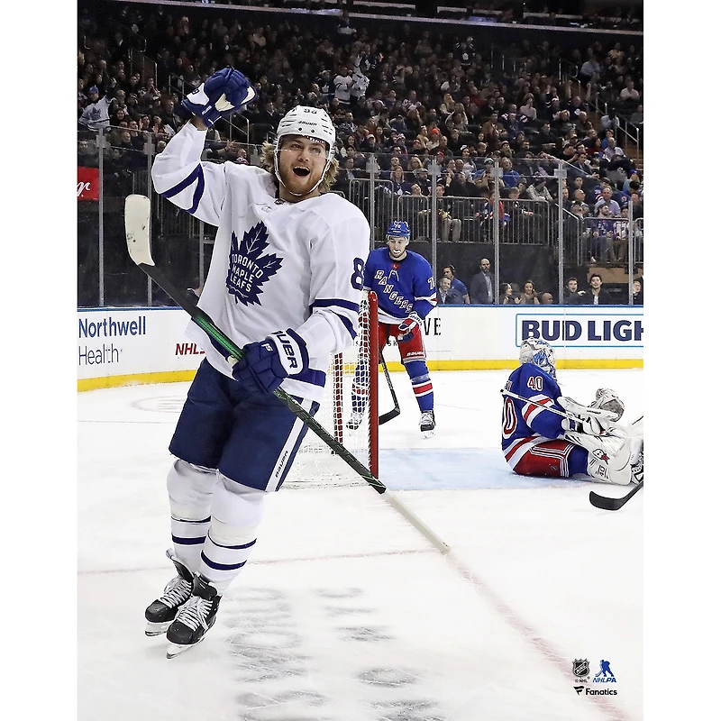 Photographie non signée de célébration but des Maple Leafs Toronto par William Nylander