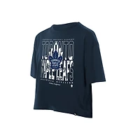 T-shirt New Era bleu marine pour femme, logo partiel des Maple Leafs de Toronto, coupe carrée.