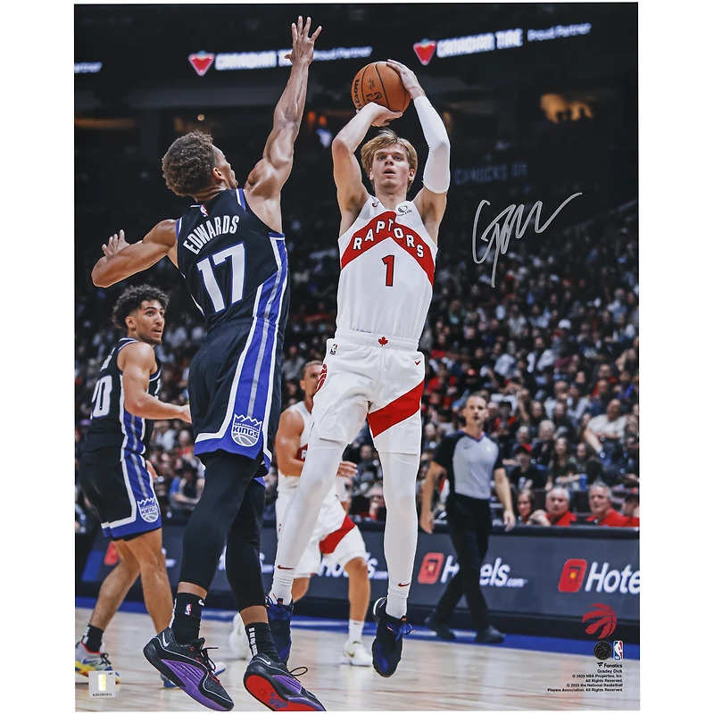 Photographie autographiée de Gradey Dick des Toronto Raptors lors du tir en suspension contre les Kings, 16" x 20"