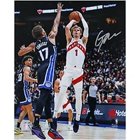 Photographie autographiée de Gradey Dick des Toronto Raptors lors d'un tir en suspension contre les Kings, 8" x 10"