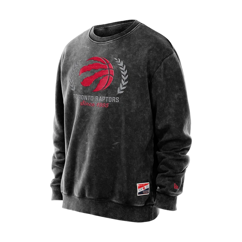 Sweat-shirt ras du cou en molleton délavé minéral noir Toronto Raptors New Era pour homme