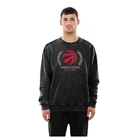 Sweat-shirt ras du cou en molleton délavé minéral noir Toronto Raptors New Era pour homme