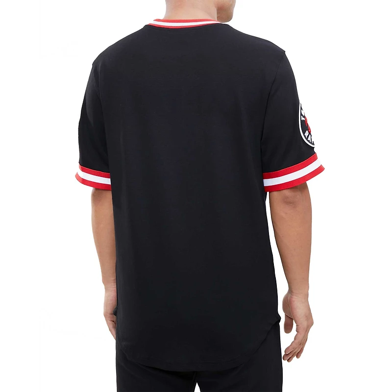 V138429 RAPTRS NOIR SP23 CLASSIC CHENILLE DK TEE TEEMENSCC