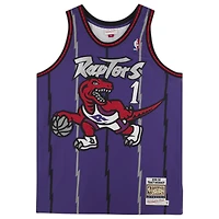 Maillot authentique Mitchell & Ness 1998 des Raptors de Toronto, signé par Tracy McGrady, avec inscription « HOF 17 ».