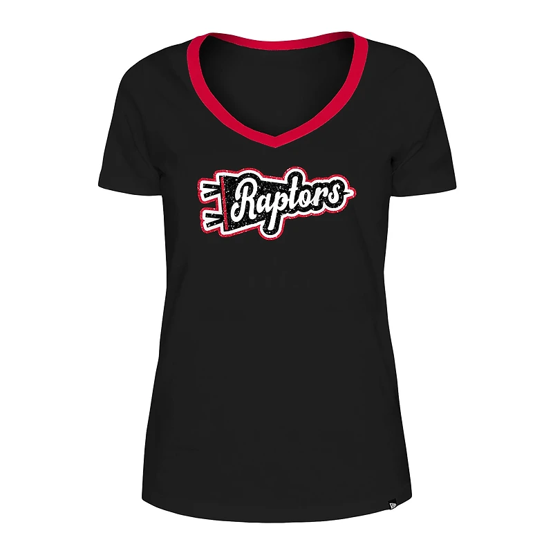 5th & Ocean by New Era - T-shirt à col en V avec fanion scintillant noir Toronto Raptors Game Day pour femme
