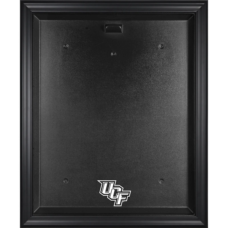 Vitrine de présentation du maillot avec logo encadré noir des UCF Knights